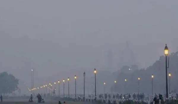 Weather Update: दिल्ली में मौसम की सबसे सर्द सुबह, पारा 5.3 डिग्री सेल्सियस तक लुढ़का